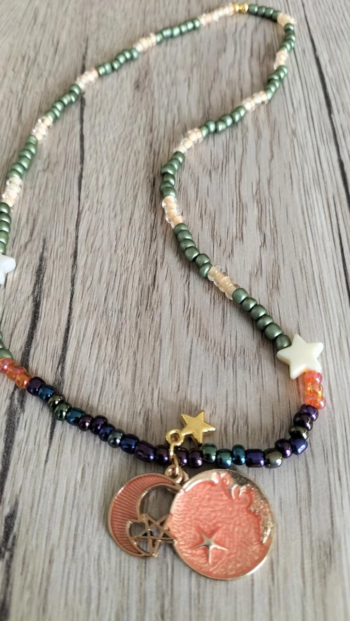 Pearl necklace with moon and stars – photo 2